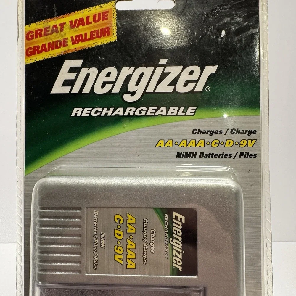 NEW Energizer Rechargeable Universal NiMH Battery Charger AAA, AA,‎ C, D & 9V